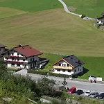 Hinteranger Apartman *